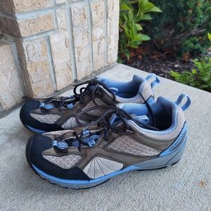 Merrell hiking shoes 😃😃😃Size 9